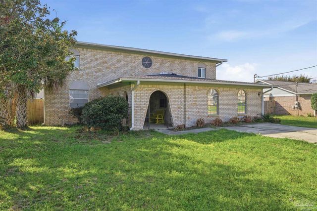 1253 Redwood Ln, Gulf Breeze, FL 32563