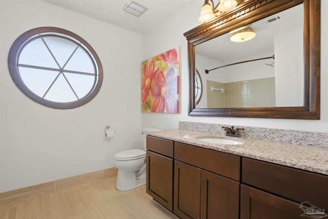 1253 Redwood Ln, Gulf Breeze, FL 32563