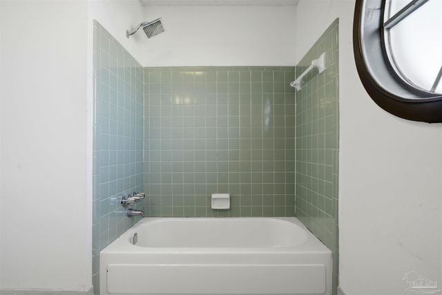 1253 Redwood Ln, Gulf Breeze, FL 32563