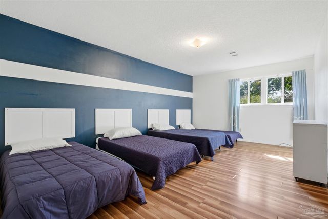 1253 Redwood Ln, Gulf Breeze, FL 32563