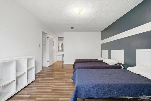 1253 Redwood Ln, Gulf Breeze, FL 32563