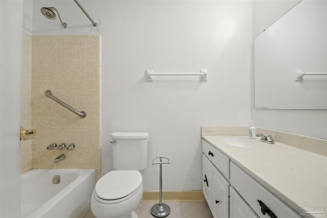 1253 Redwood Ln, Gulf Breeze, FL 32563