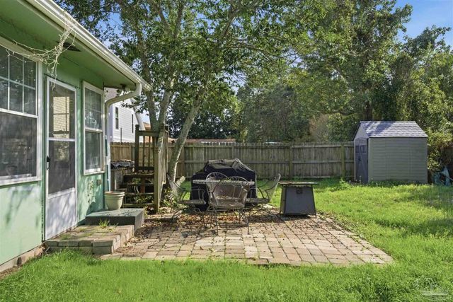 1253 Redwood Ln, Gulf Breeze, FL 32563