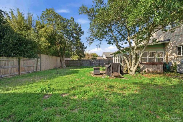 1253 Redwood Ln, Gulf Breeze, FL 32563