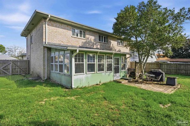 1253 Redwood Ln, Gulf Breeze, FL 32563