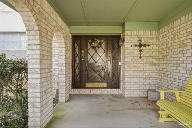 1253 Redwood Ln, Gulf Breeze, FL 32563