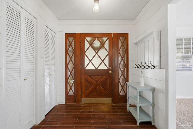 1253 Redwood Ln, Gulf Breeze, FL 32563