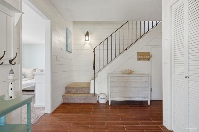 1253 Redwood Ln, Gulf Breeze, FL 32563