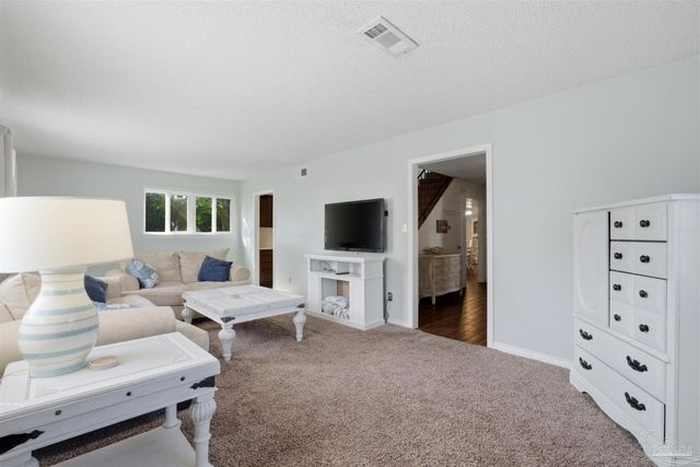 1253 Redwood Ln, Gulf Breeze, FL 32563