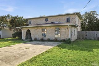 1253 Redwood Ln, Gulf Breeze, FL 32563