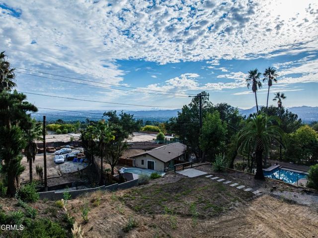 446 Devonwood Road, Altadena, CA 91001