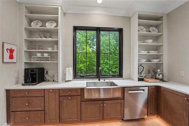 7602 Pemberley Drive, Oak Ridge, NC 27310