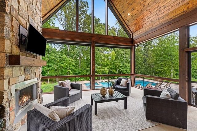 7602 Pemberley Drive, Oak Ridge, NC 27310