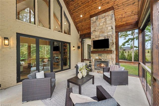 7602 Pemberley Drive, Oak Ridge, NC 27310
