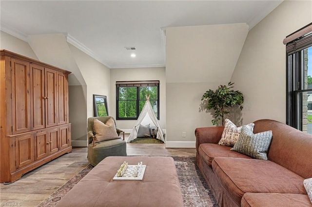 7602 Pemberley Drive, Oak Ridge, NC 27310