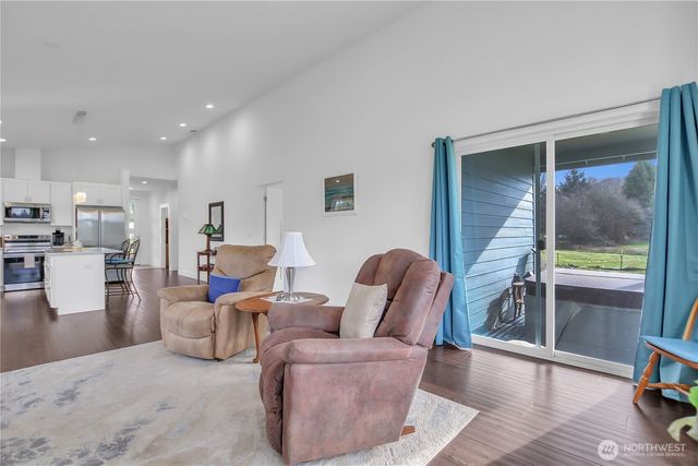 30 Nature Loop, Cathlamet, WA 98612