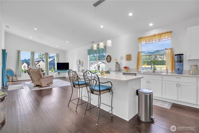 30 Nature Loop, Cathlamet, WA 98612