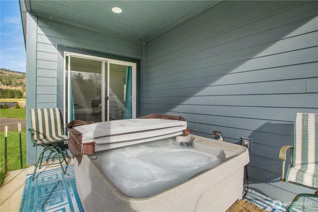 30 Nature Loop, Cathlamet, WA 98612