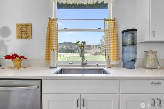 30 Nature Loop, Cathlamet, WA 98612