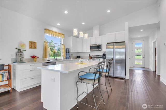 30 Nature Loop, Cathlamet, WA 98612