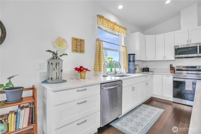 30 Nature Loop, Cathlamet, WA 98612