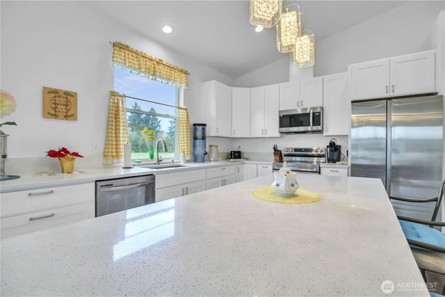 30 Nature Loop, Cathlamet, WA 98612