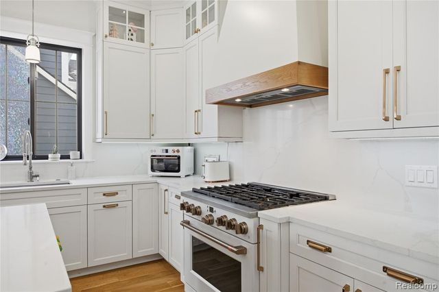 1211 E Lincoln Street, Birmingham, MI 48009