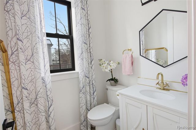 1211 E Lincoln Street, Birmingham, MI 48009