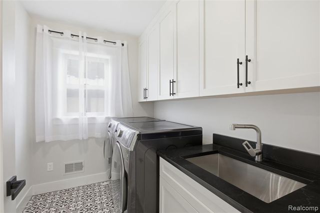 1211 E Lincoln Street, Birmingham, MI 48009