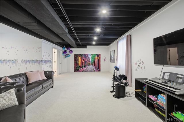 1211 E Lincoln Street, Birmingham, MI 48009