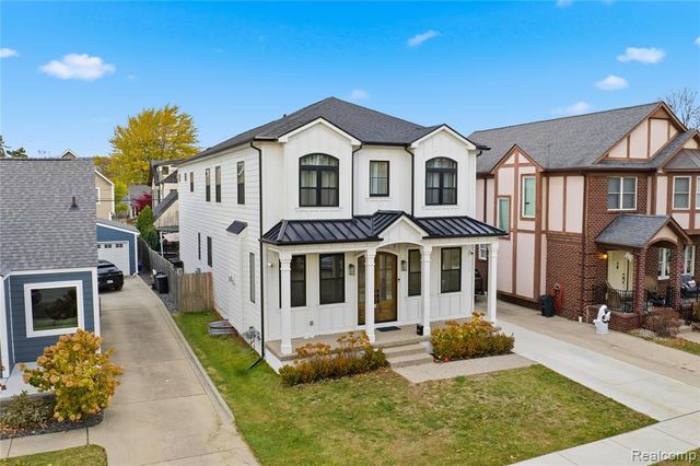 1211 E Lincoln Street, Birmingham, MI 48009