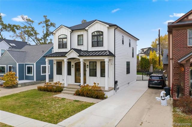 1211 E Lincoln Street, Birmingham, MI 48009