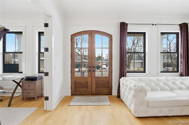 1211 E Lincoln Street, Birmingham, MI 48009