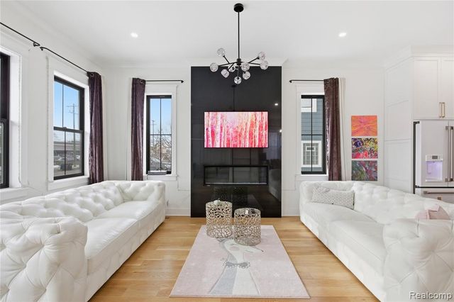 1211 E Lincoln Street, Birmingham, MI 48009