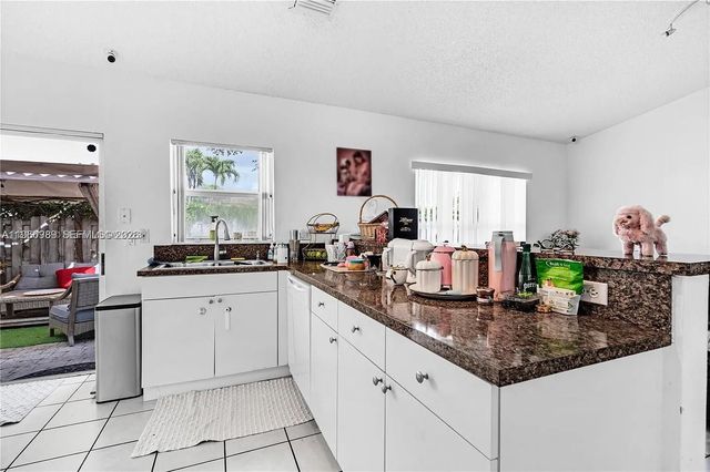 11276 NW 58th Ter, Doral, FL 33178