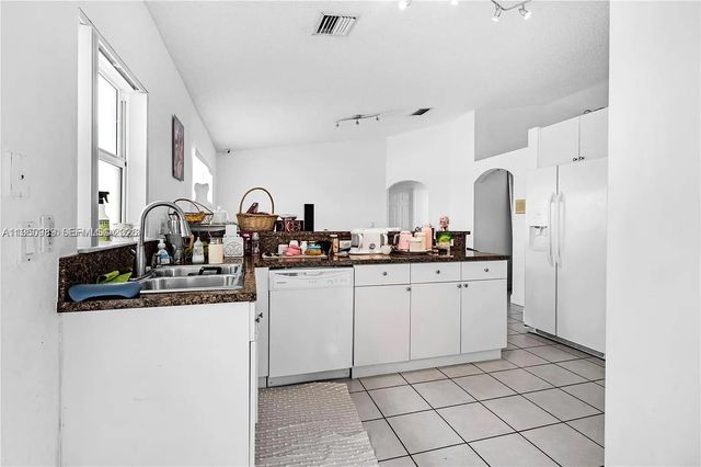 11276 NW 58th Ter, Doral, FL 33178