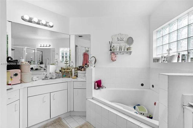 11276 NW 58th Ter, Doral, FL 33178