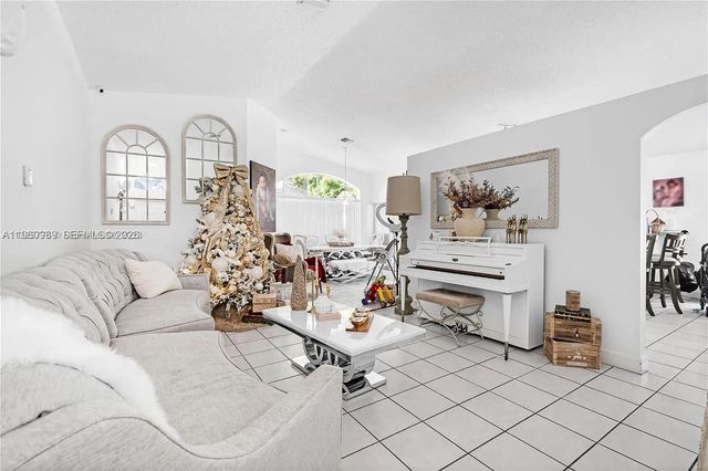 11276 NW 58th Ter, Doral, FL 33178