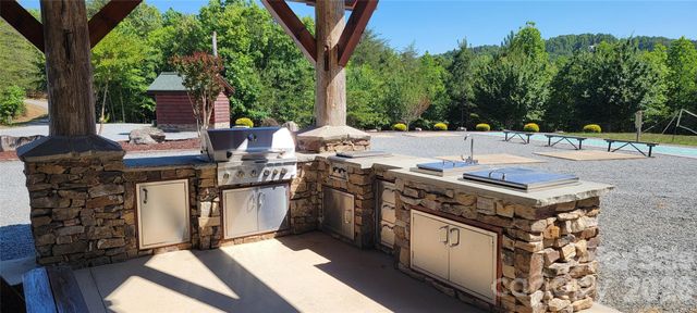 732 Grandview Peaks Drive, Nebo, NC 28761