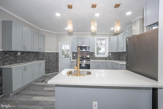 307 POPLAR ST, Darby, PA 19023