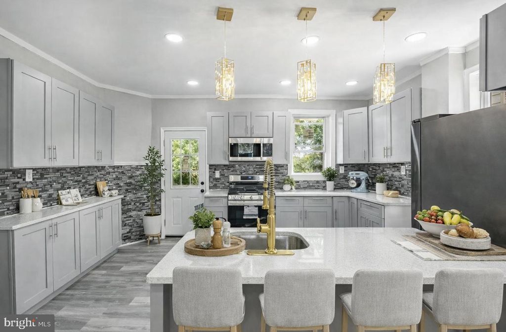 307 POPLAR ST, Darby, PA 19023