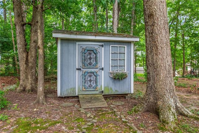 806 Mcnair Court, High Point, NC 27265