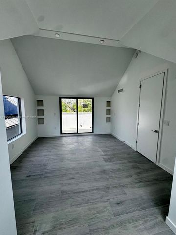 3204 Plaza St, Miami, FL 33133