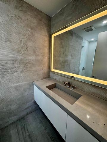 3204 Plaza St, Miami, FL 33133