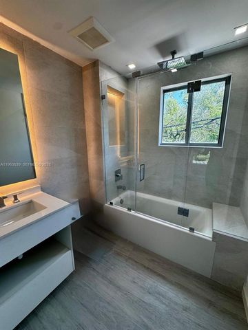 3204 Plaza St, Miami, FL 33133