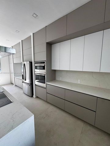 3204 Plaza St, Miami, FL 33133