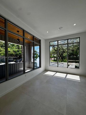 3204 Plaza St, Miami, FL 33133