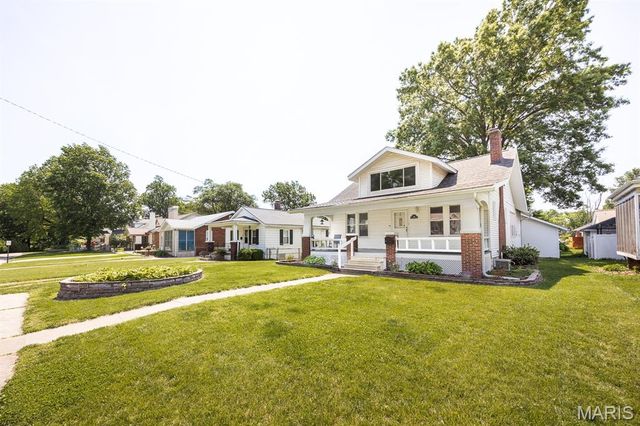 110 N 32nd Street, Belleville, IL 62226