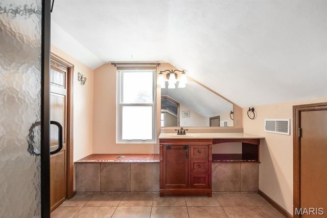 110 N 32nd Street, Belleville, IL 62226
