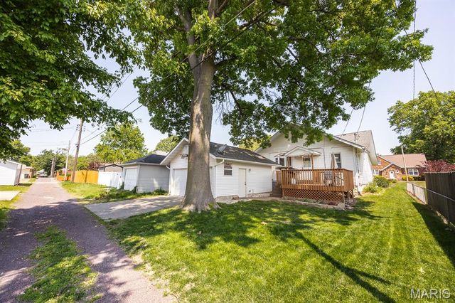 110 N 32nd Street, Belleville, IL 62226